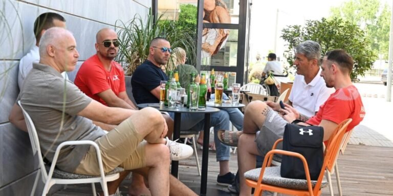 Delegacija RK Izviđač Agram na rukometnom kampu u Omišu