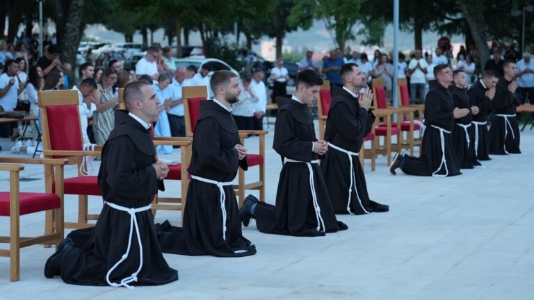 FOTO: Osmorica novaka na Humcu položila privremene zavjete