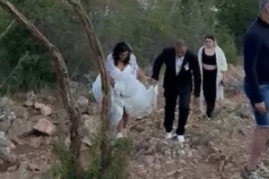 Mladenci se u svadbenoj odjeći penjali na Brdo ukazanja