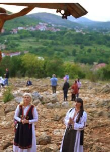 Pjesma koja slavi Hercegovku i njezine korijene: Daniela i Antonela snimile prekrasne kadrove na Brdu ukazanja