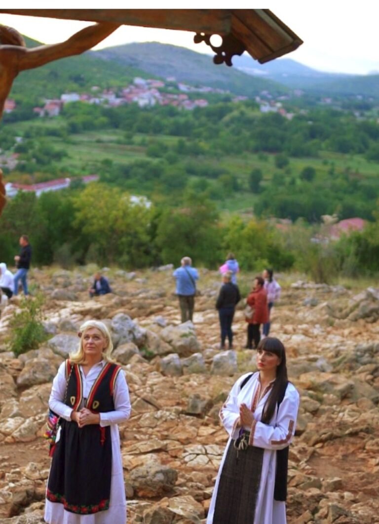 Pjesma koja slavi Hercegovku i njezine korijene: Daniela i Antonela snimile prekrasne kadrove na Brdu ukazanja